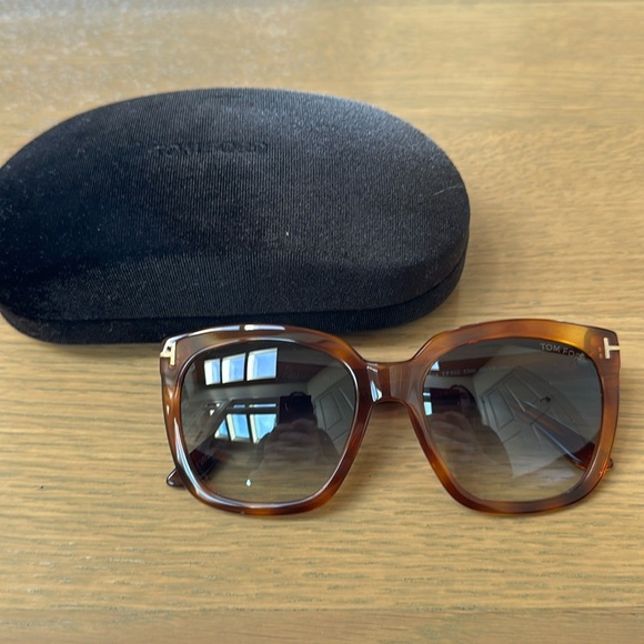 Tom Ford Amarra Sunglasses in Light Tortoise - Picture 6 of 14